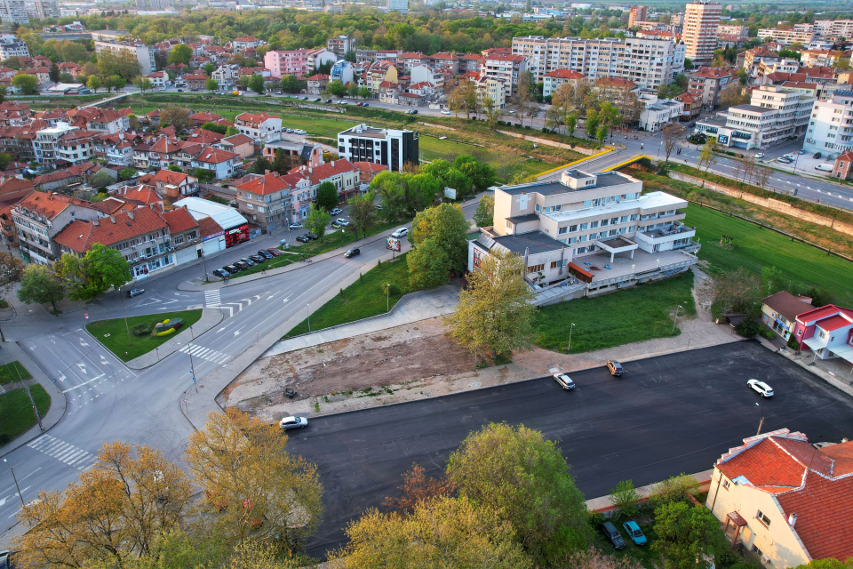 Благоустройство, улеснен достъп за пешеходци, велосипедисти и шофьори, повече паркоместа в кварталите. Това е стремежът на ръководството на община Ямбол,...